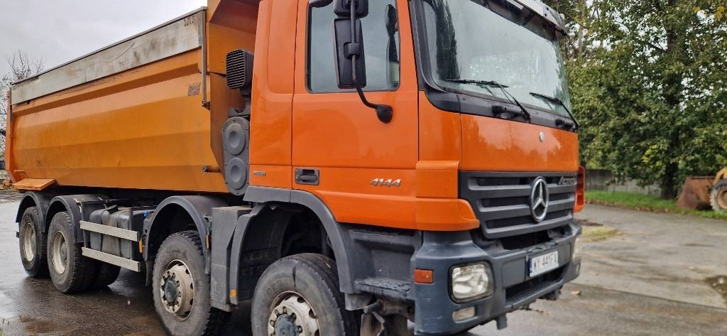 Mercedes-Benz Actros 4144 - Camión volquete: foto 3 Mercedes-Benz Actros 4144 - Camión volquete: foto 3