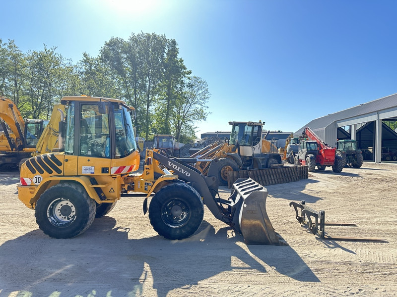 Volvo L 35 B - Z / S German machine - Bucket & Forks - Cargadora de ruedas: foto 4 Volvo L 35 B - Z / S German machine - Bucket & Forks - Cargadora de ruedas: foto 4