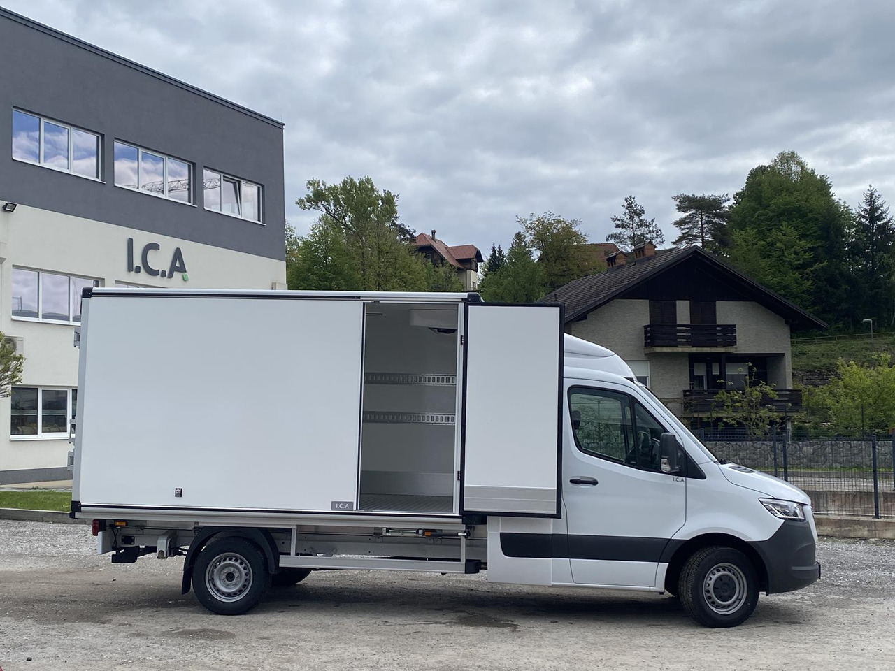 MERCEDES BENZ SPRINTER 317 CDI | DOPPELREGIME TIEFKÜHLKOFFER + BACKSLEEPER - Furgoneta frigorifica: foto 4 MERCEDES BENZ SPRINTER 317 CDI | DOPPELREGIME TIEFKÜHLKOFFER + BACKSLEEPER - Furgoneta frigorifica: foto 4