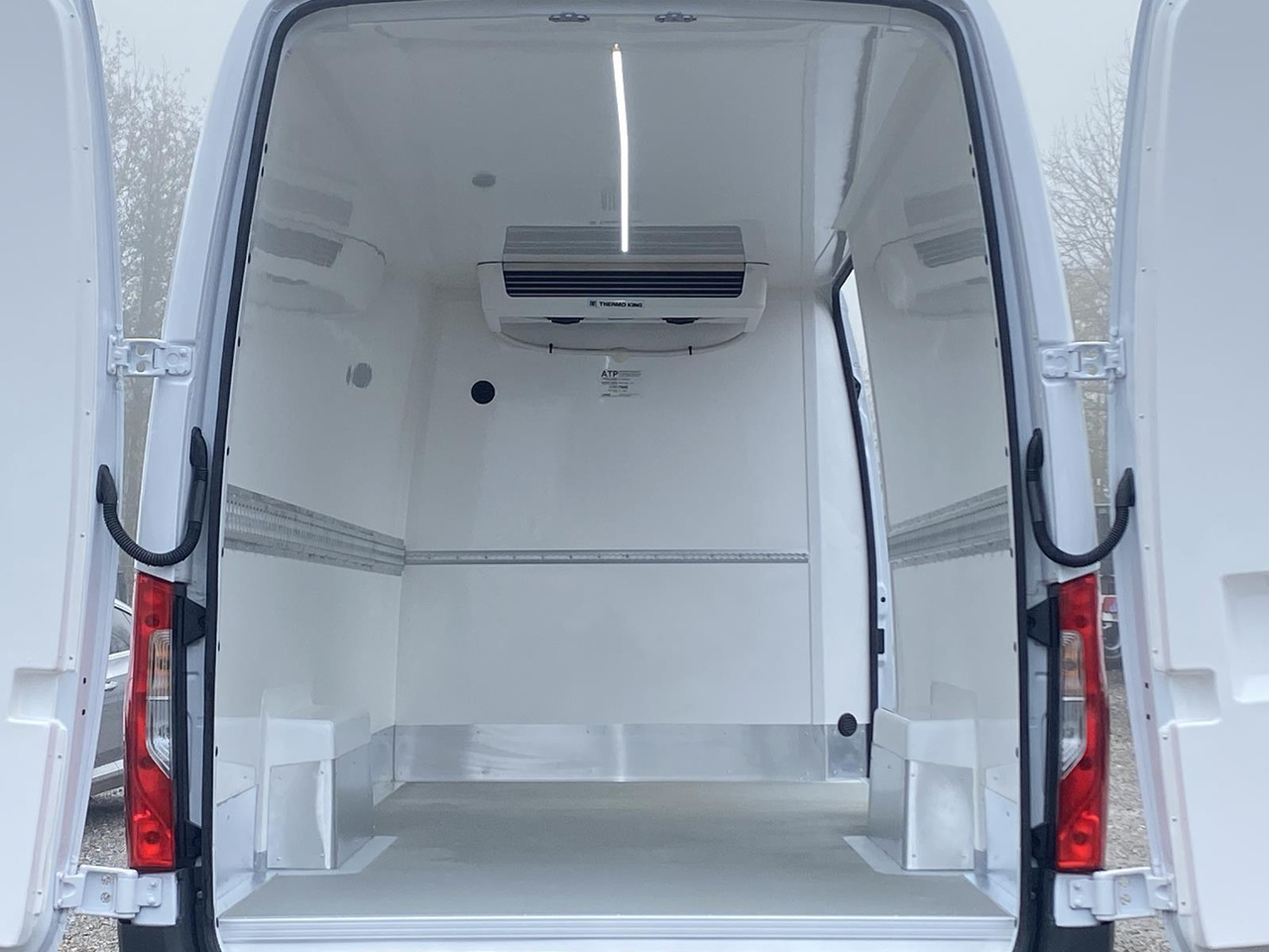 Leasing de MERCEDES-BENZ SPRINTER 317 CDI L4H3 170PS AUTOMATIK FRISCHDIENST + KONVEKTA FK 3022 12-220V MERCEDES-BENZ SPRINTER 317 CDI L4H3 170PS AUTOMATIK FRISCHDIENST + KONVEKTA FK 3022 12-220V: foto 11 Leasing de MERCEDES-BENZ SPRINTER 317 CDI L4H3 170PS AUTOMATIK FRISCHDIENST + KONVEKTA FK 3022 12-220V MERCEDES-BENZ SPRINTER 317 CDI L4H3 170PS AUTOMATIK FRISCHDIENST + KONVEKTA FK 3022 12-220V: foto 11