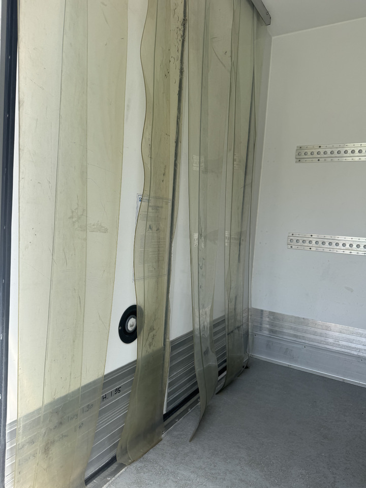 Furgoneta frigorifica para transporte de alimentos Renault Maxity 140 dxi: foto 16 Furgoneta frigorifica para transporte de alimentos Renault Maxity 140 dxi: foto 16