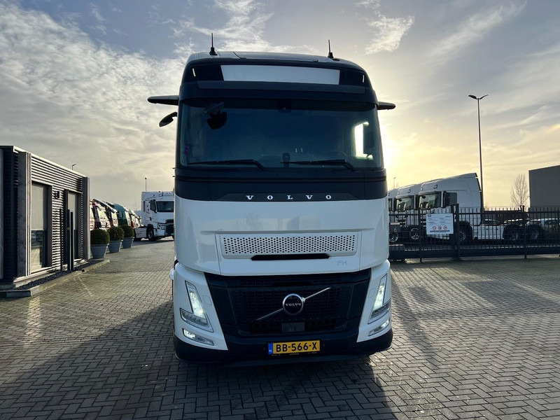 Volvo FH 460 4x2 trekker Aero / Globetrotter XL / Standclima - Cabeza tractora: foto 2 Volvo FH 460 4x2 trekker Aero / Globetrotter XL / Standclima - Cabeza tractora: foto 2