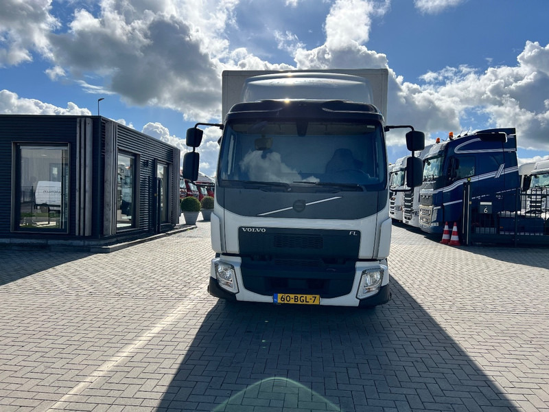Volvo FL 210 4x2 bakwagen Dhollandia 1500kg / - Camión caja cerrada: foto 2 Volvo FL 210 4x2 bakwagen Dhollandia 1500kg / - Camión caja cerrada: foto 2