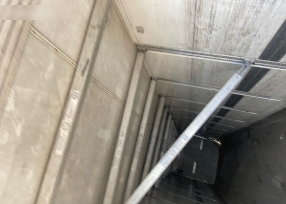 Sistem double deck dube frigorifice : Suporti laterali +bari - Semirremolque frigorífico: foto 4 Sistem double deck dube frigorifice : Suporti laterali +bari - Semirremolque frigorífico: foto 4