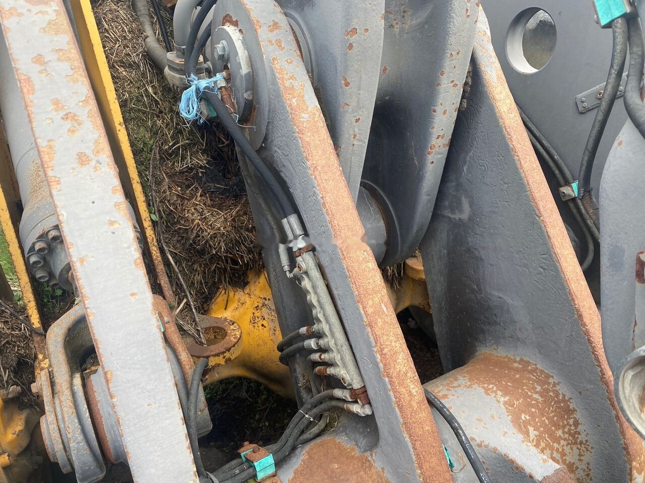 Volvo L110E PIESE DIN DEZMEMBRARI - Cargadora de ruedas: foto 4 Volvo L110E PIESE DIN DEZMEMBRARI - Cargadora de ruedas: foto 4