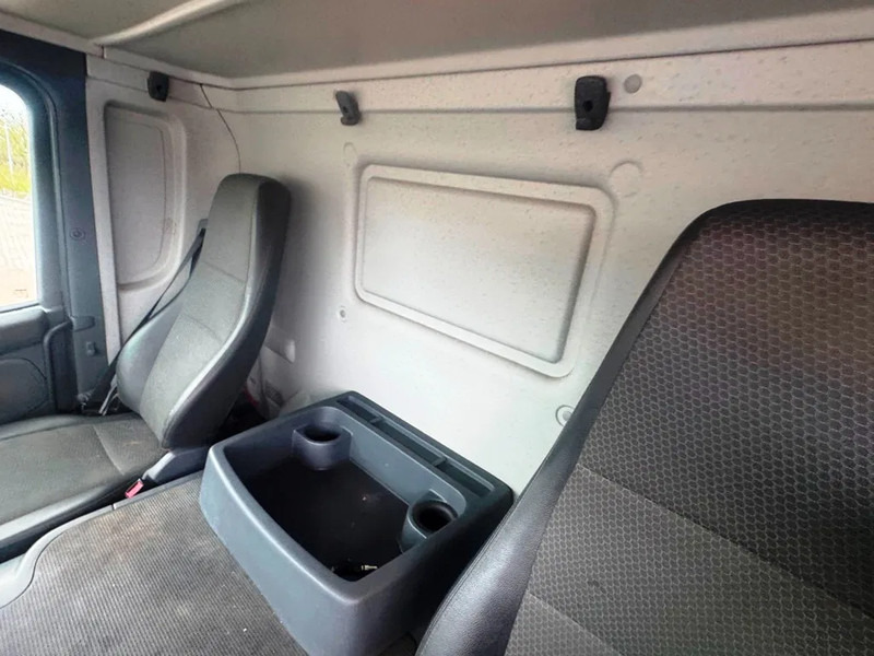 Camión caja cerrada Scania P230 inkl. lift with remote control.: foto 17