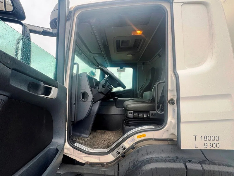 Camión caja cerrada Scania P230 inkl. lift with remote control.: foto 13