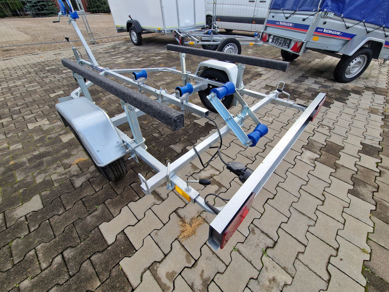 Nowa Przyczepa Podłodziowa ponton łódź 350 - 550cm Niewiadów P400 P415 - Remolque portavehículos: foto 2 Nowa Przyczepa Podłodziowa ponton łódź 350 - 550cm Niewiadów P400 P415 - Remolque portavehículos: foto 2