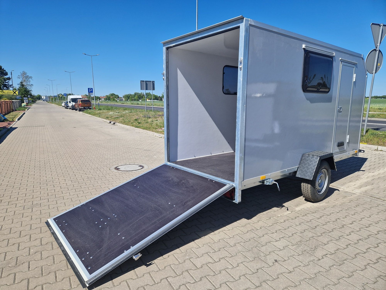 Przyczepa kempingowa Motocamp dla motocykla - Caravana: foto 2 Przyczepa kempingowa Motocamp dla motocykla - Caravana: foto 2