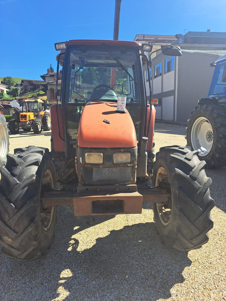 NEW HOLLAND New Holland L85 - Tractor: foto 3 NEW HOLLAND New Holland L85 - Tractor: foto 3