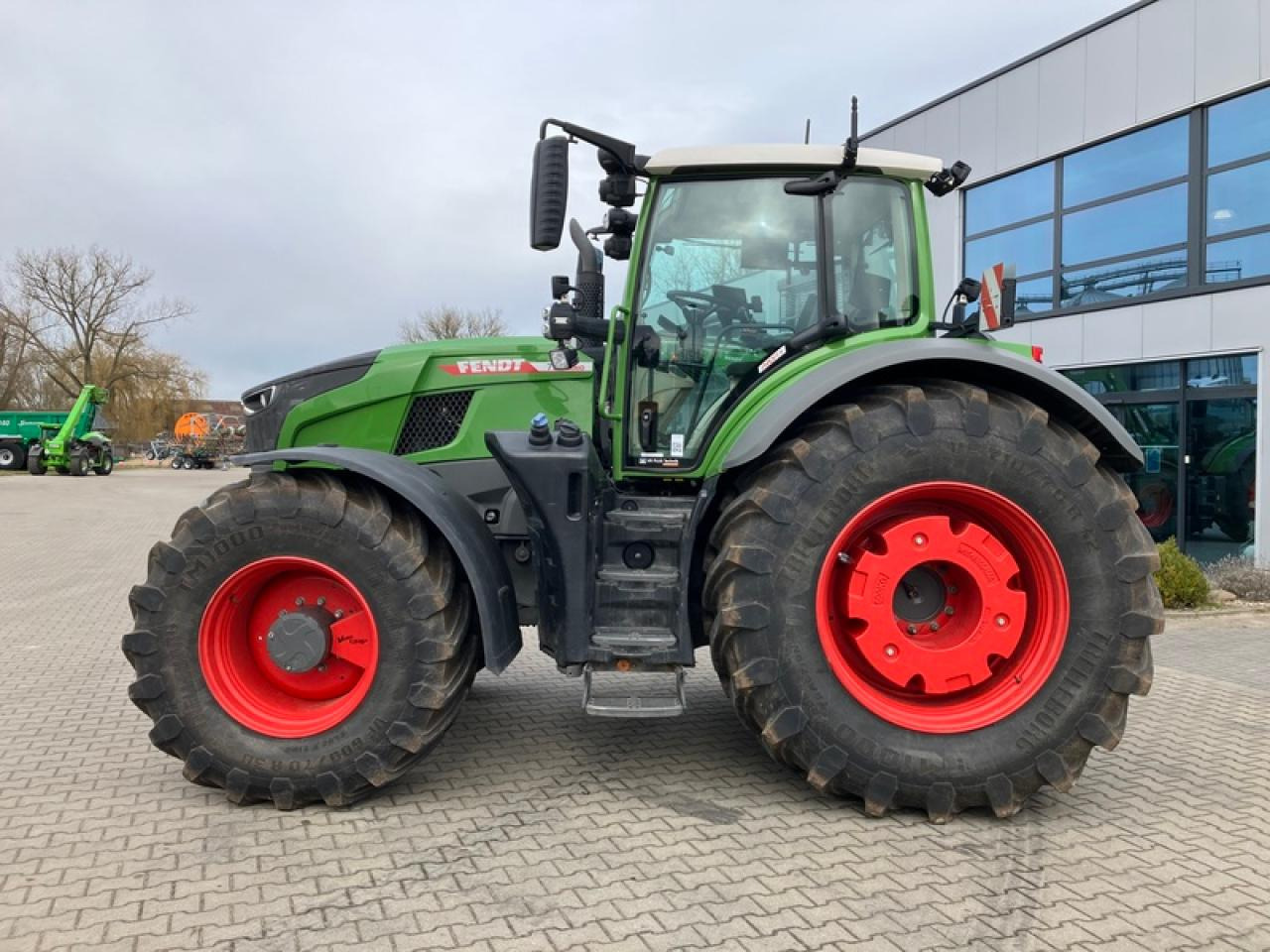 Fendt VARIO 728 GEN 7//RTK//VARIO GRIP - Tractor: foto 2 Fendt VARIO 728 GEN 7//RTK//VARIO GRIP - Tractor: foto 2