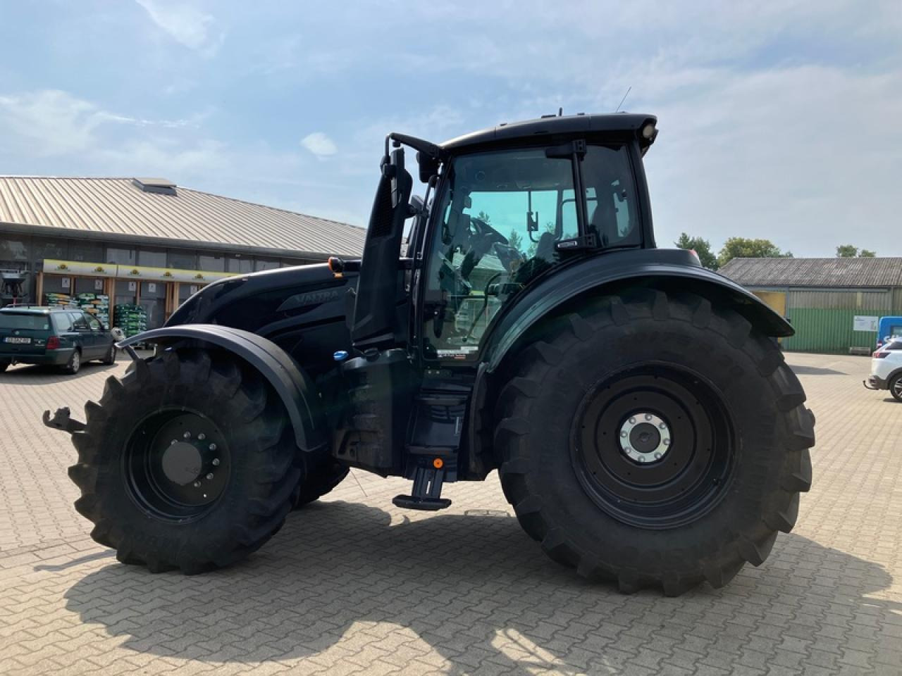 Valtra T195 V BLACK MATT EDITAKTION - Tractor: foto 2 Valtra T195 V BLACK MATT EDITAKTION - Tractor: foto 2