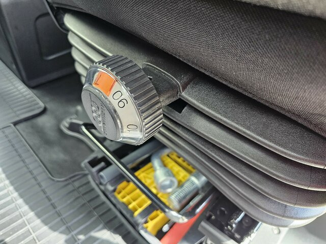 IVECO Daily 35S18HA8 3.0 Hi-Matic AHK Tachograph LED... - Furgoneta caja cerrada: foto 2 IVECO Daily 35S18HA8 3.0 Hi-Matic AHK Tachograph LED... - Furgoneta caja cerrada: foto 2