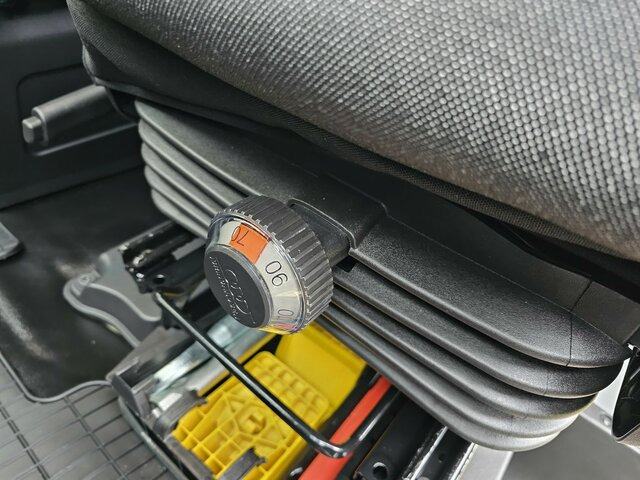 IVECO Daily 35S18HA8V DOKA Hi-Matic 12m³ L2H2 7 Sitze... - Furgón, Furgoneta combi: foto 3 IVECO Daily 35S18HA8V DOKA Hi-Matic 12m³ L2H2 7 Sitze... - Furgón, Furgoneta combi: foto 3