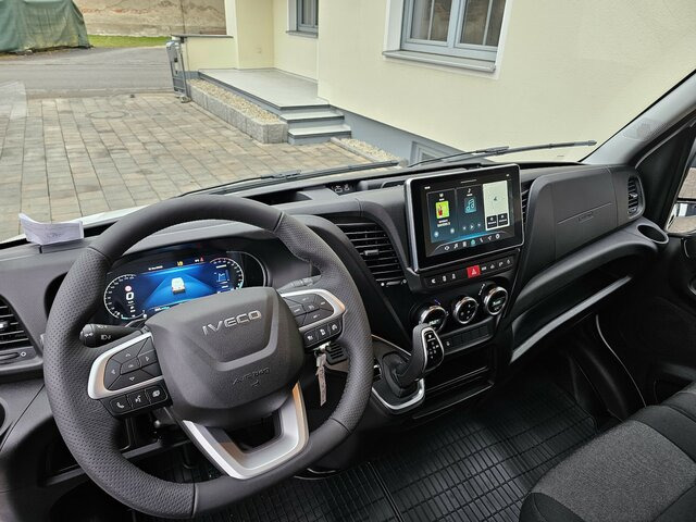 IVECO Daily 35S18HA8V DOKA Hi-Matic 12m³ L2H2 7 Sitze... - Furgón, Furgoneta combi: foto 2 IVECO Daily 35S18HA8V DOKA Hi-Matic 12m³ L2H2 7 Sitze... - Furgón, Furgoneta combi: foto 2
