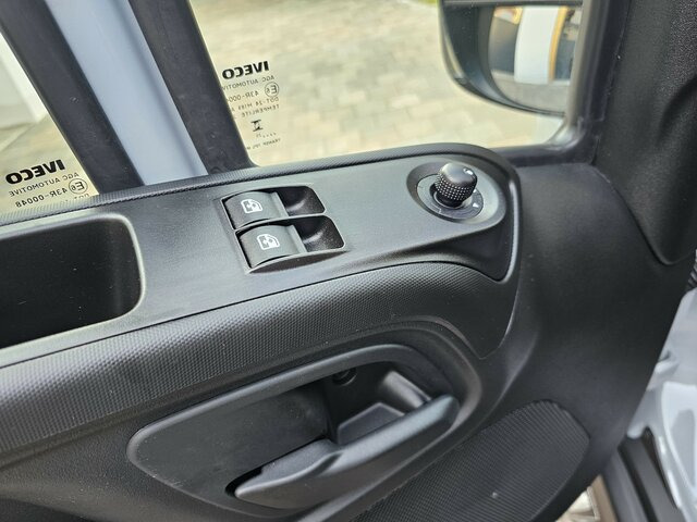 IVECO Daily 35S18HA8V L2H2 DOKA Hi-Matic 2xSchiebetür... - Furgón, Furgoneta combi: foto 2 IVECO Daily 35S18HA8V L2H2 DOKA Hi-Matic 2xSchiebetür... - Furgón, Furgoneta combi: foto 2