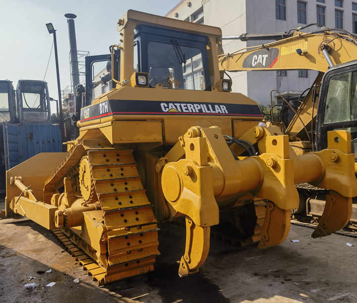 Cheap Price Used CAT Bulldozer machine Japan Caterpillar D7H D7R bulldozer dozer for sale - Bulldozer: foto 3 Cheap Price Used CAT Bulldozer machine Japan Caterpillar D7H D7R bulldozer dozer for sale - Bulldozer: foto 3