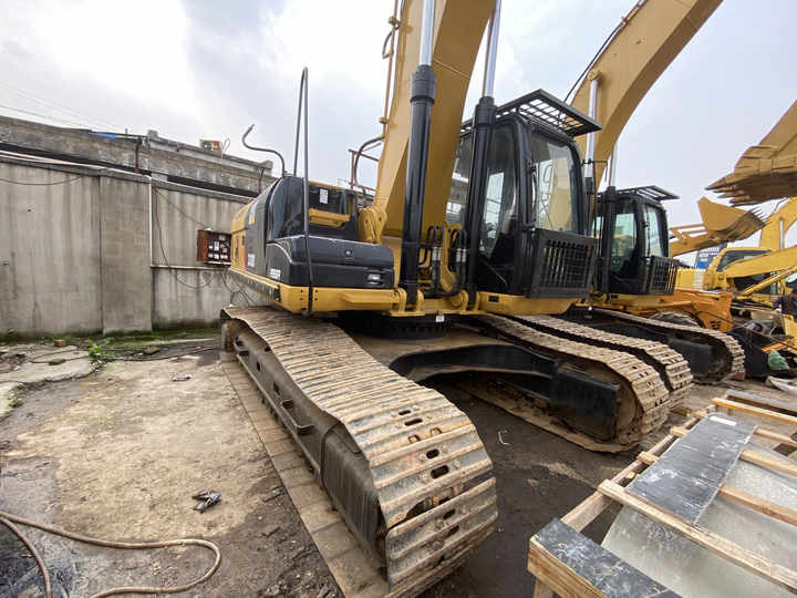New Arrive Used CAT 330D Excavator Good Working Condition Used Excavator CAT 330D in stock - Excavadora de cadenas: foto 3 New Arrive Used CAT 330D Excavator Good Working Condition Used Excavator CAT 330D in stock - Excavadora de cadenas: foto 3