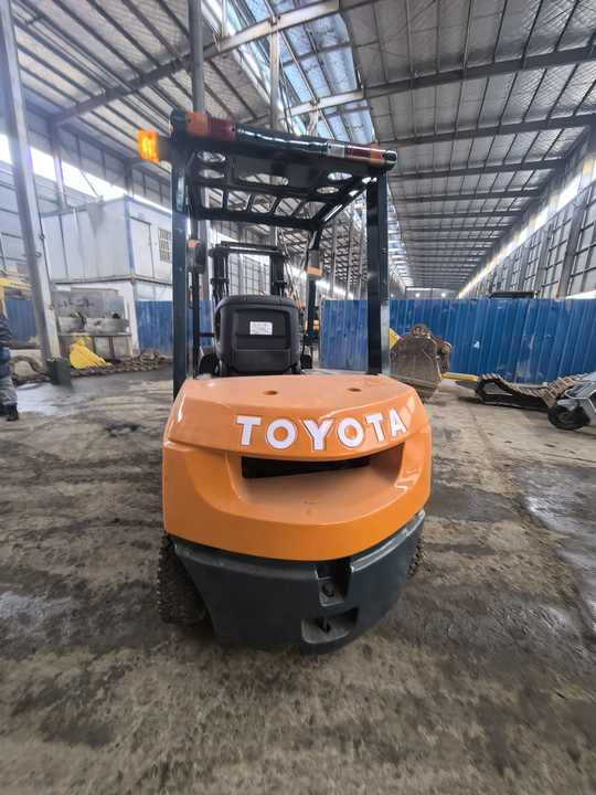 Second hand toyota fd30 very good working condition and performance used forklift for sale used - Carretilla elevadora diésel: foto 4 Second hand toyota fd30 very good working condition and performance used forklift for sale used - Carretilla elevadora diésel: foto 4