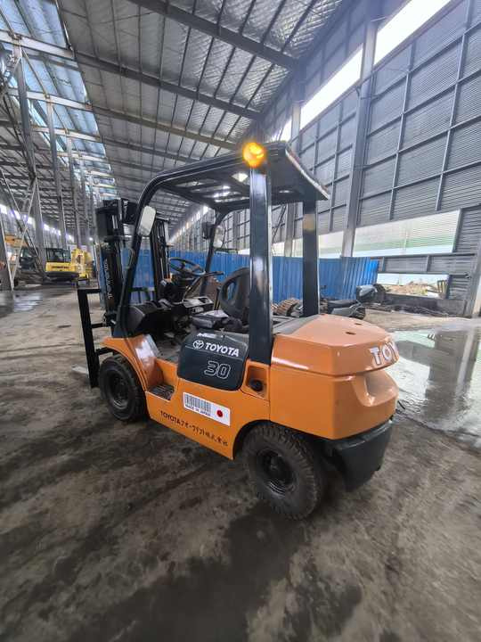 Second hand toyota fd30 very good working condition and performance used forklift for sale used - Carretilla elevadora diésel: foto 5 Second hand toyota fd30 very good working condition and performance used forklift for sale used - Carretilla elevadora diésel: foto 5