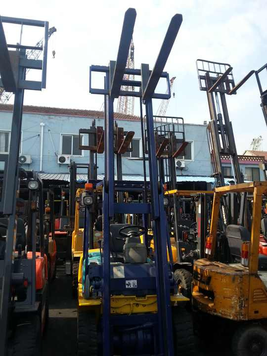 Warehouse handling using TCM30 forklift 3 tons TCM FD30 used forklift FD30 used forklifts sale shanghai china - Carretilla elevadora diésel: foto 5 Warehouse handling using TCM30 forklift 3 tons TCM FD30 used forklift FD30 used forklifts sale shanghai china - Carretilla elevadora diésel: foto 5