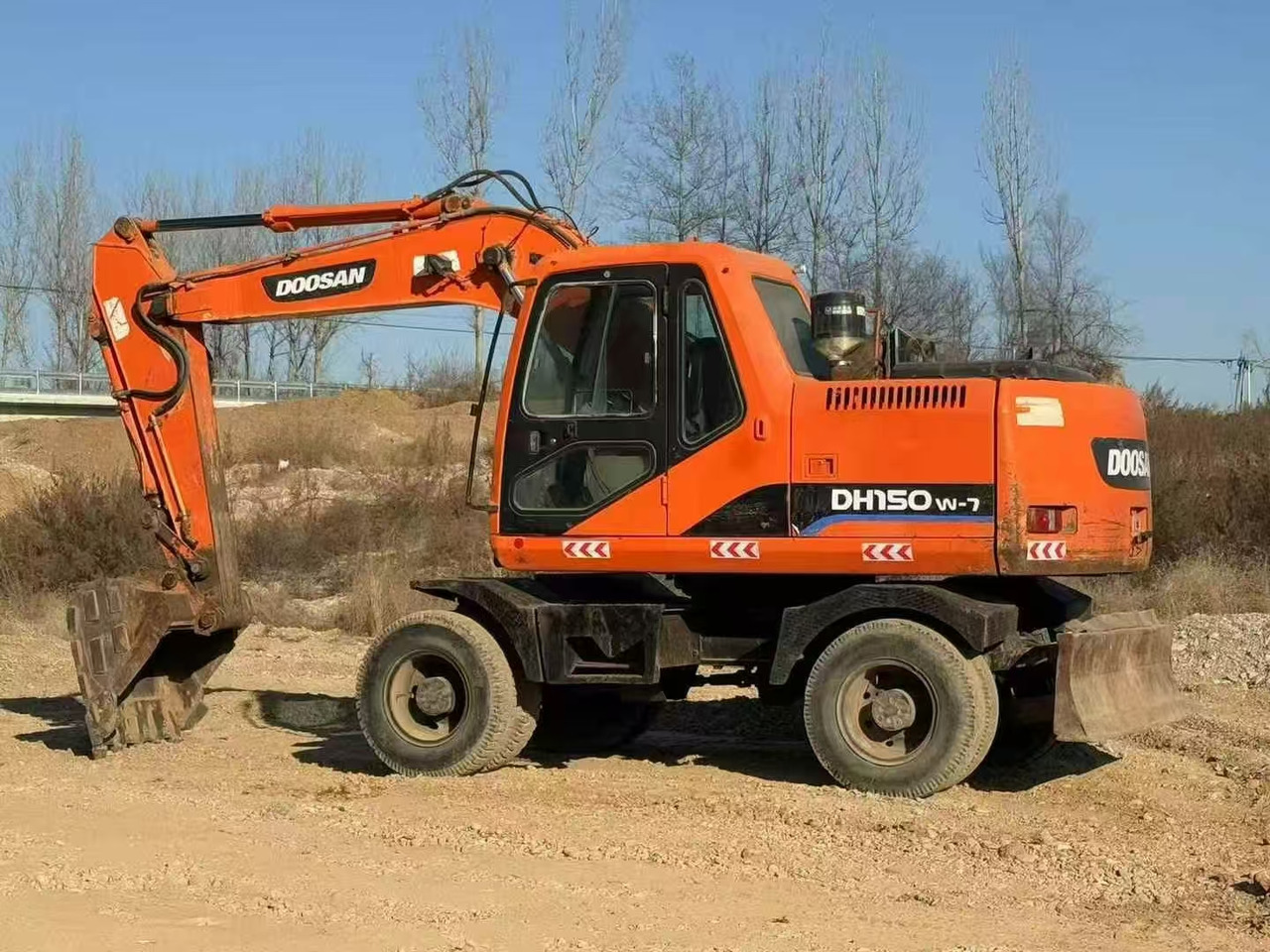 Doosan Doosan dh150w-7 wheel excavator - Excavadora de ruedas: foto 2 Doosan Doosan dh150w-7 wheel excavator - Excavadora de ruedas: foto 2