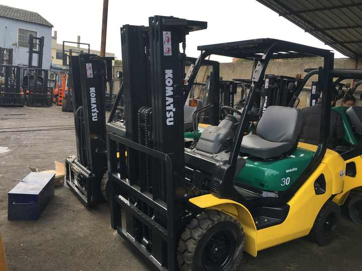 Second hand good condition Komatsu FD30 Forklift Cheap used 3ton forklift Komatsu warehouse machine on hot sale - Carretilla elevadora diésel: foto 3 Second hand good condition Komatsu FD30 Forklift Cheap used 3ton forklift Komatsu warehouse machine on hot sale - Carretilla elevadora diésel: foto 3