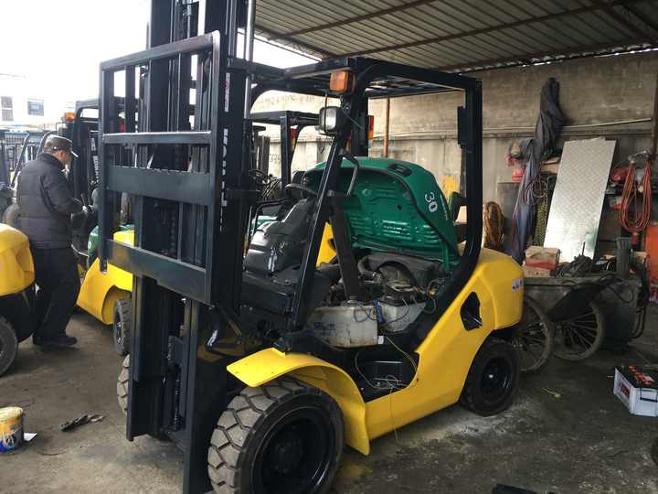 Second hand good condition Komatsu FD30 Forklift Cheap used 3ton forklift Komatsu warehouse machine on hot sale - Carretilla elevadora diésel: foto 5 Second hand good condition Komatsu FD30 Forklift Cheap used 3ton forklift Komatsu warehouse machine on hot sale - Carretilla elevadora diésel: foto 5