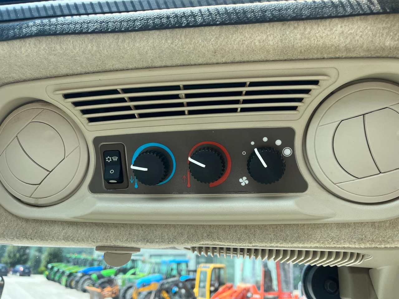 Tractor JOHN DEERE 5115R: foto 16 Tractor JOHN DEERE 5115R: foto 16