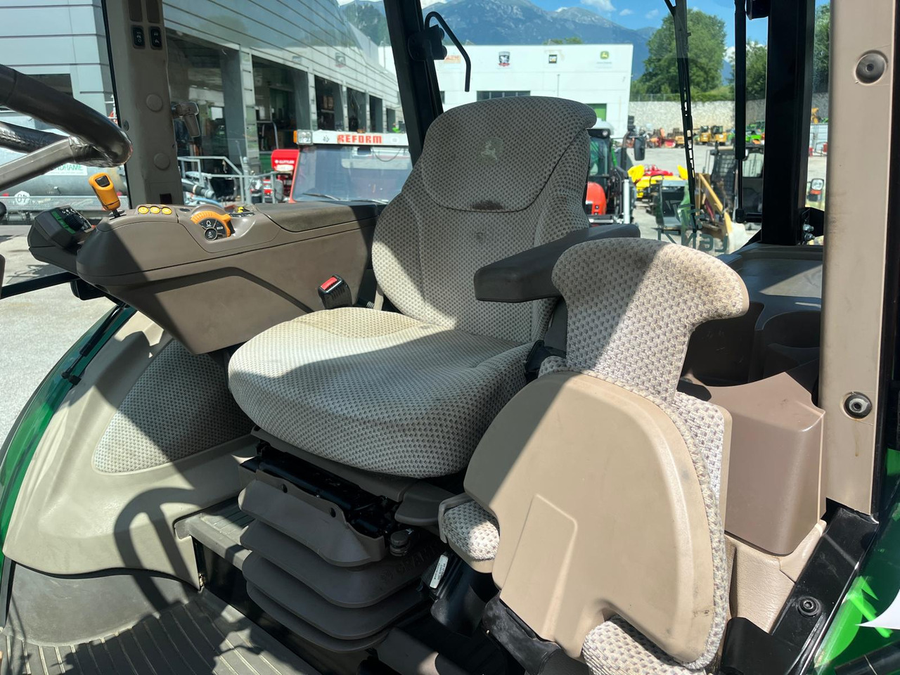 Tractor JOHN DEERE 5115R: foto 14 Tractor JOHN DEERE 5115R: foto 14