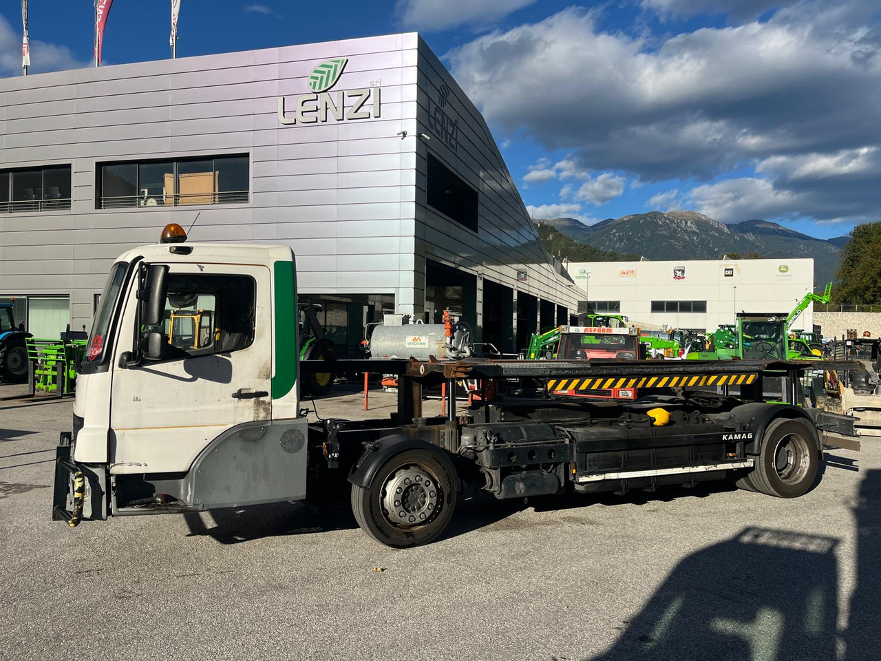 MERCEDES-BENZ KAMAG - Camión portacontenedore/ Intercambiable: foto 2 MERCEDES-BENZ KAMAG - Camión portacontenedore/ Intercambiable: foto 2