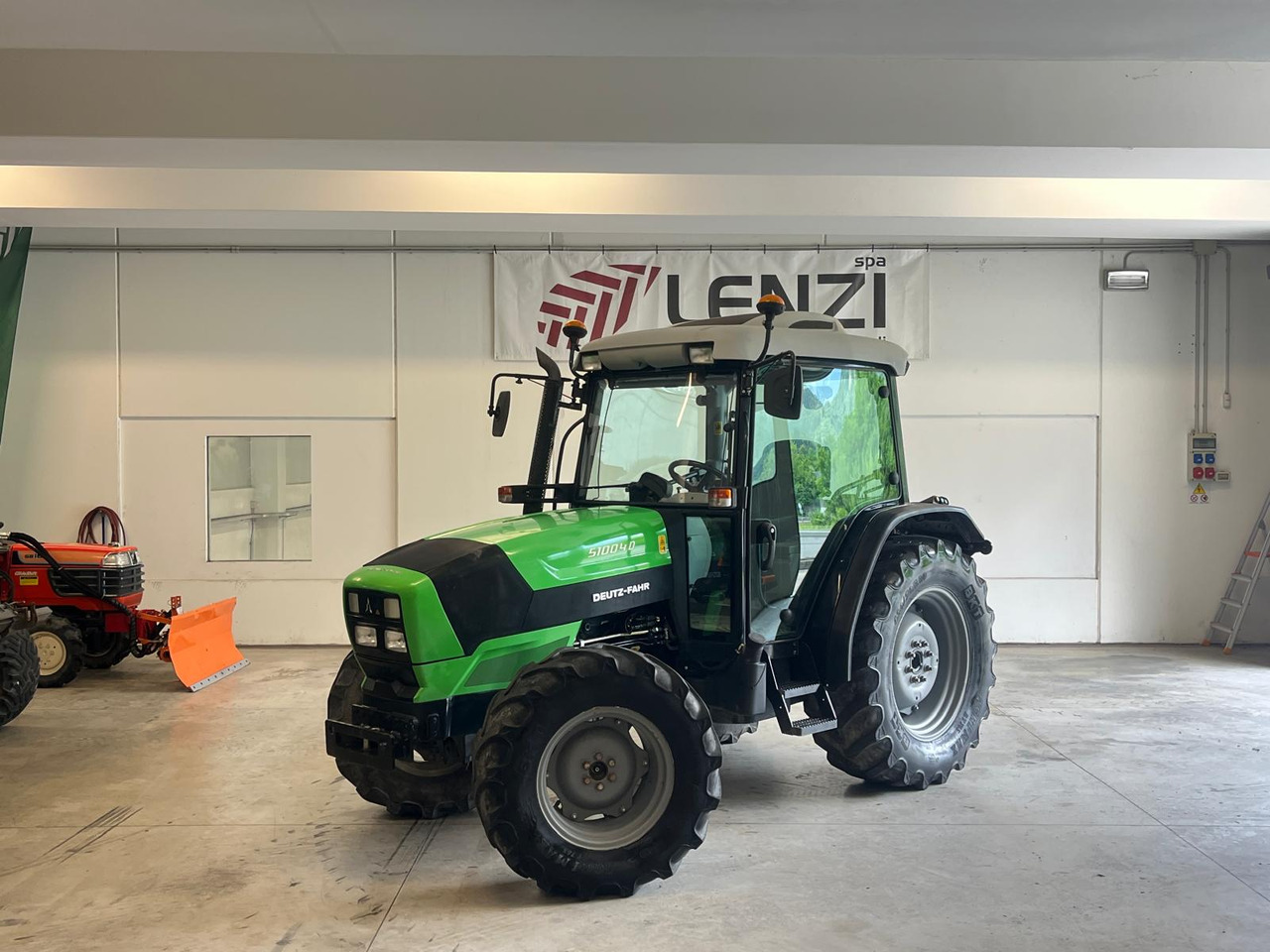TRATTORE DEUTZ-FAHR 5100.4 D - Tractor: foto 1 TRATTORE DEUTZ-FAHR 5100.4 D - Tractor: foto 1
