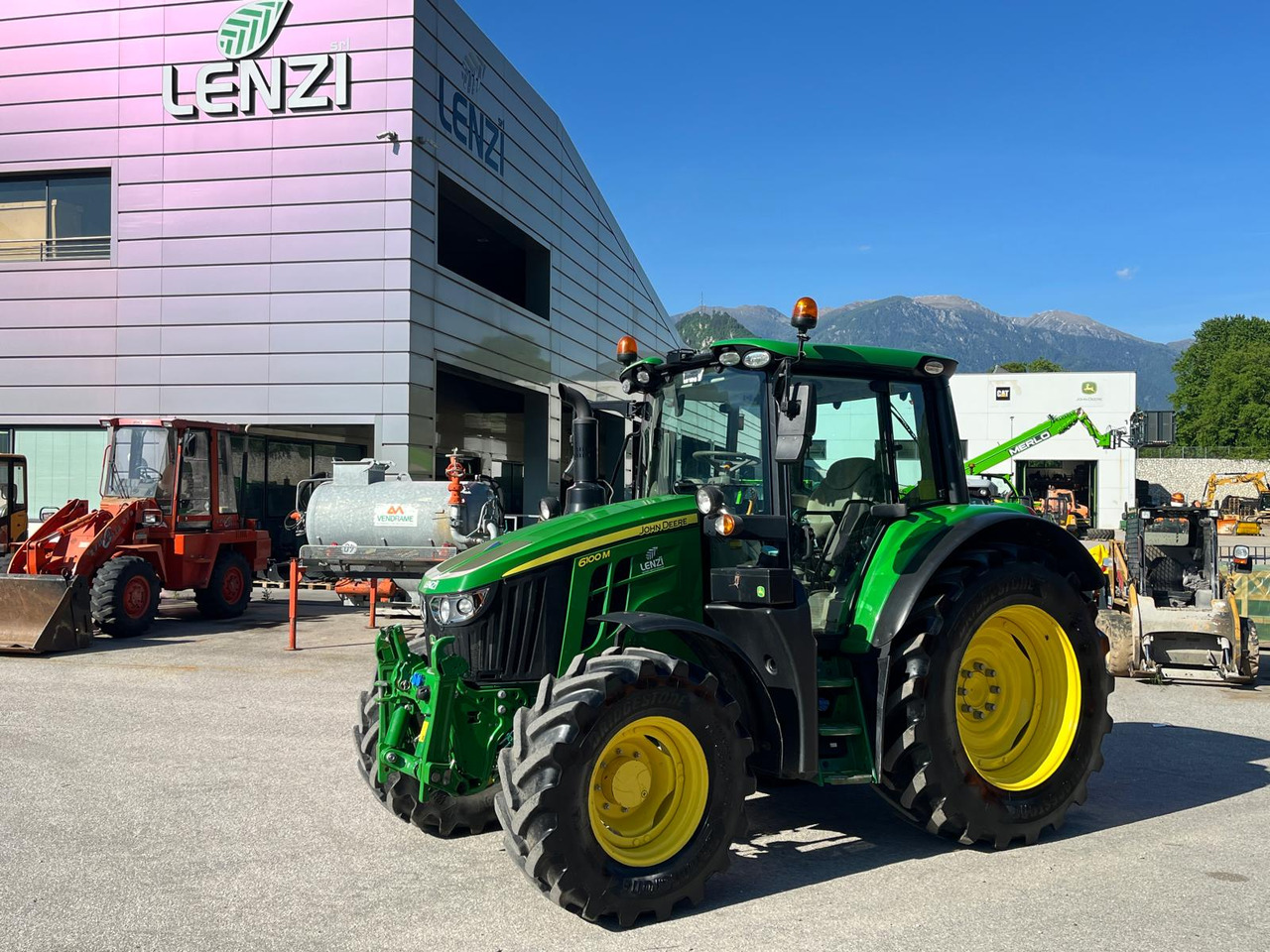 TRATTORE JOHN DEERE 6100M - Tractor: foto 1 TRATTORE JOHN DEERE 6100M - Tractor: foto 1