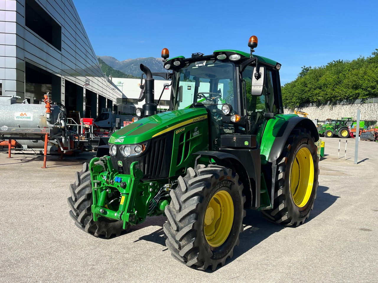 TRATTORE JOHN DEERE 6100M - Tractor: foto 2 TRATTORE JOHN DEERE 6100M - Tractor: foto 2