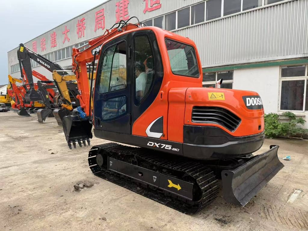 Doosan DX 75 - Excavadora de cadenas: foto 1 Doosan DX 75 - Excavadora de cadenas: foto 1