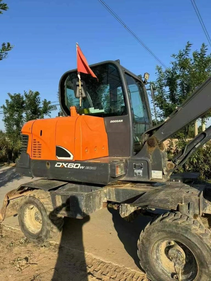 Doosan DX60W - Excavadora de ruedas: foto 5 Doosan DX60W - Excavadora de ruedas: foto 5