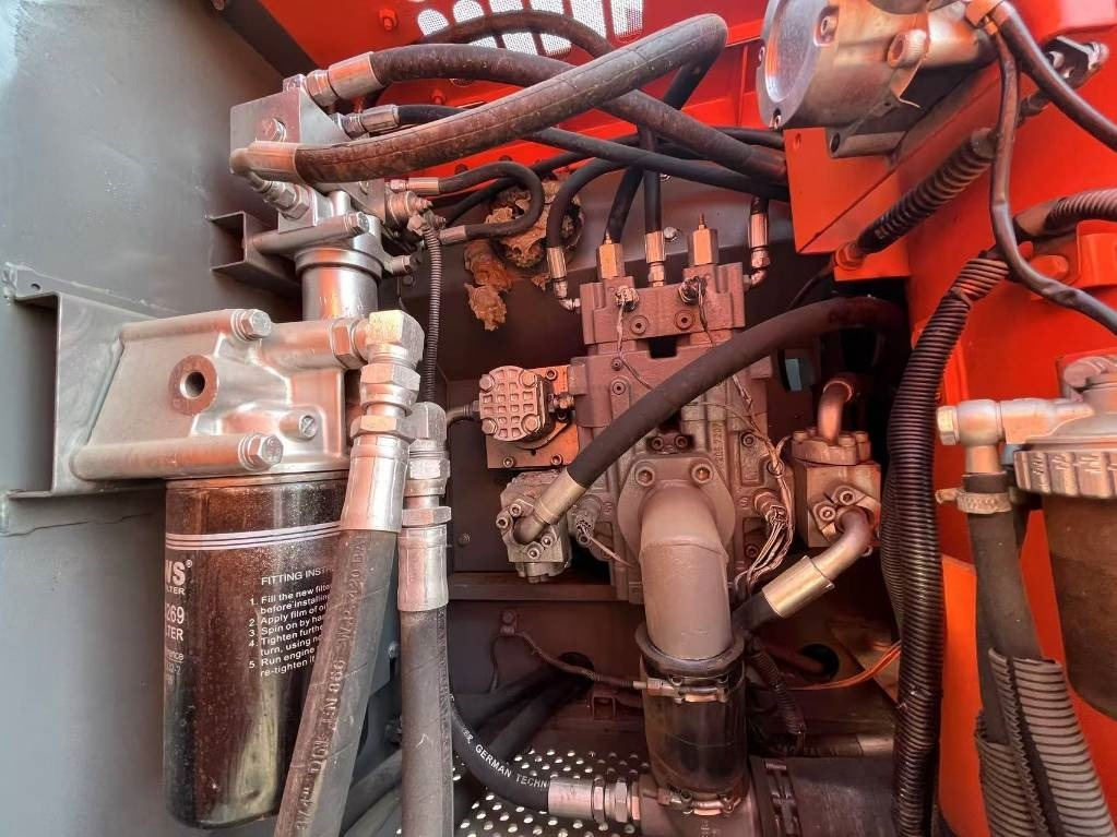 Hitachi ZX 160  - Excavadora de cadenas: foto 5 Hitachi ZX 160  - Excavadora de cadenas: foto 5