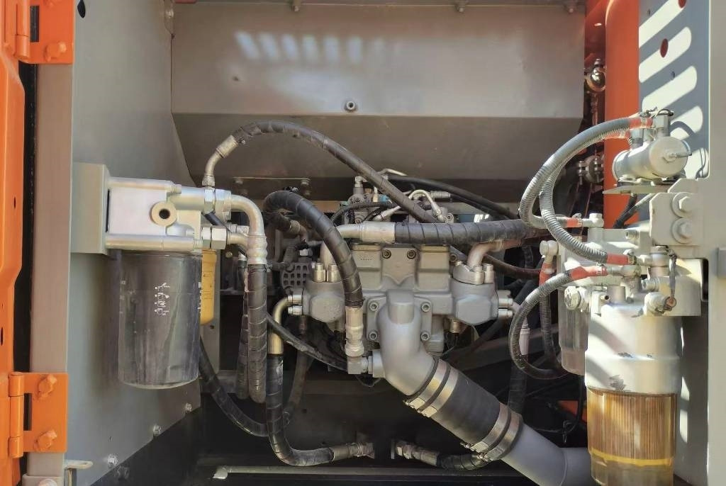 Hitachi ZX 240  - Excavadora de cadenas: foto 2 Hitachi ZX 240  - Excavadora de cadenas: foto 2