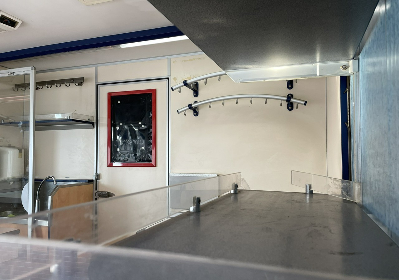 Fiat Ducato Autosklep wędlin Gastronomiczny food truck foodtruck sklep 2006 - Camión tienda: foto 4 Fiat Ducato Autosklep wędlin Gastronomiczny food truck foodtruck sklep 2006 - Camión tienda: foto 4