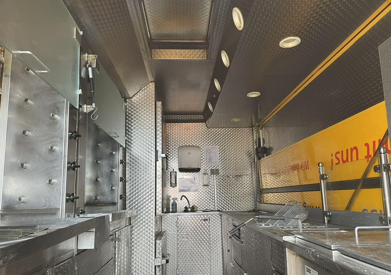 Fiat Ducato Ducato Autogrill Autosklep Foodtruck food truck Gastronomiczny 2018 - Camión tienda: foto 2 Fiat Ducato Ducato Autogrill Autosklep Foodtruck food truck Gastronomiczny 2018 - Camión tienda: foto 2