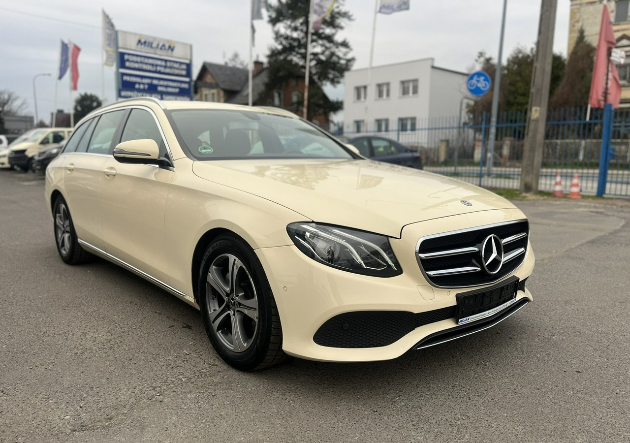 Mercedes-Benz Klasa E E220d T 9G-tronic 197KM Navi FullLed Kamera Asystent Model 2020 FV 2 - Coche: foto 3 Mercedes-Benz Klasa E E220d T 9G-tronic 197KM Navi FullLed Kamera Asystent Model 2020 FV 2 - Coche: foto 3