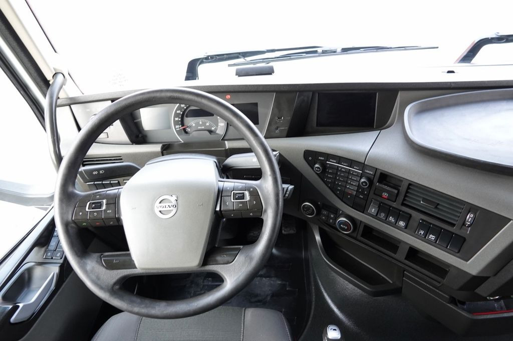 Foto del interior 1: Cabeza tractora Volvo FH 460 / NISKA KABINA / 2018 YEAR / SPROWADZONY Volvo FH 460 / NISKA KABINA / 2018 YEAR / SPROWADZONY