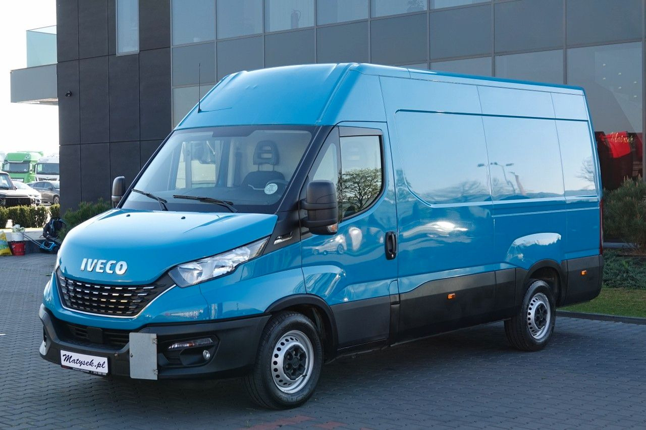 Iveco DAILY 2,3 D / BLASZAK / 2021 ROK / SPROWADZONY / - Furgón: foto 2 Iveco DAILY 2,3 D / BLASZAK / 2021 ROK / SPROWADZONY / - Furgón: foto 2