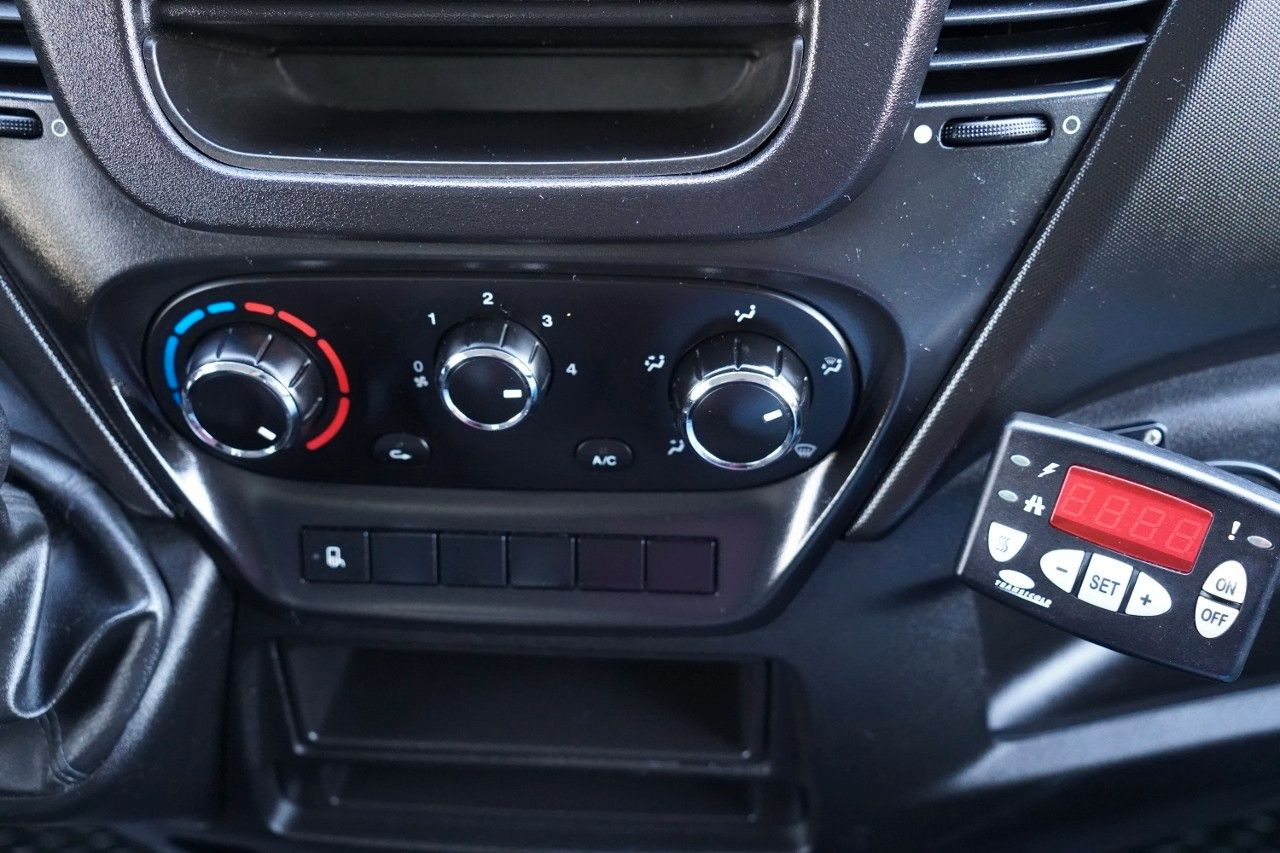 Furgoneta frigorifica Iveco DAILY 35-130 / CHŁODNIA / AGREGAT CARRIER PULSOR: foto 34 Furgoneta frigorifica Iveco DAILY 35-130 / CHŁODNIA / AGREGAT CARRIER PULSOR: foto 34