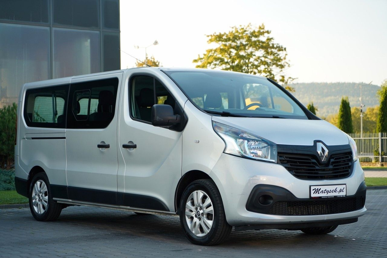 Renault TRAFIC 125 DCI / BUS / 9 MIEJSC / 2017 ROK / PO - Furgoneta de pasajeros: foto 4 Renault TRAFIC 125 DCI / BUS / 9 MIEJSC / 2017 ROK / PO - Furgoneta de pasajeros: foto 4