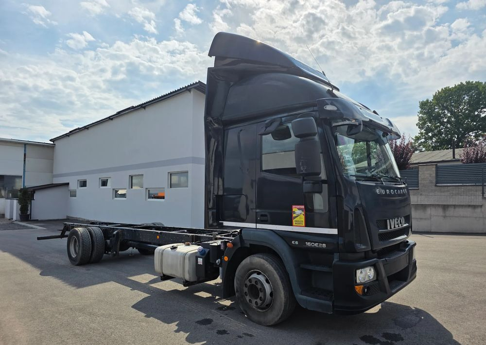 Iveco EUROCARGO 160E28 RAMA DO ZABUDOWY/ LAWETA / MANUAL / - Camión lona: foto 3 Iveco EUROCARGO 160E28 RAMA DO ZABUDOWY/ LAWETA / MANUAL / - Camión lona: foto 3