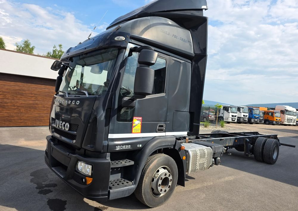 Iveco EUROCARGO 160E28 RAMA DO ZABUDOWY/ LAWETA / MANUAL / - Camión lona: foto 3 Iveco EUROCARGO 160E28 RAMA DO ZABUDOWY/ LAWETA / MANUAL / - Camión lona: foto 3