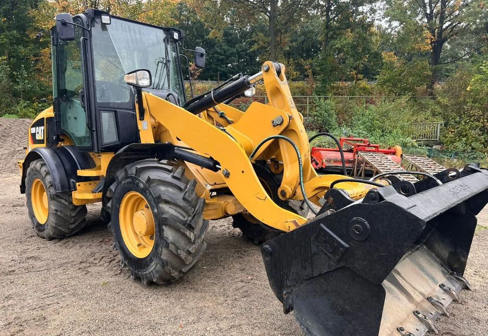 Caterpillar CAT 908M / SPROWADZONA / ŁYŻKA SZCZĘKA + WIDŁY / / 2017R / W ORGINALE / Z NIEMIEC / 1 WŁAŚCICIEL/ - Cargadora de ruedas: foto 2 Caterpillar CAT 908M / SPROWADZONA / ŁYŻKA SZCZĘKA + WIDŁY / / 2017R / W ORGINALE / Z NIEMIEC / 1 WŁAŚCICIEL/ - Cargadora de ruedas: foto 2