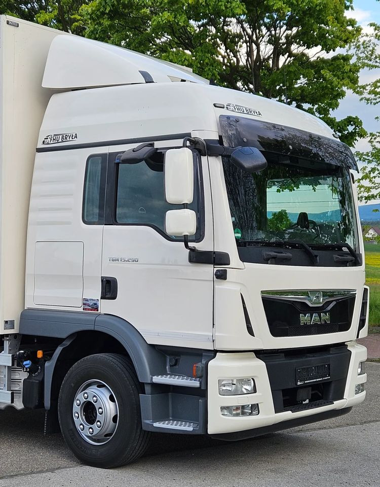 MAN TGM 15.290/IZOTERMA/WINDA/CHŁODNIA/KONTENER/17PALET/E6/OGRZEWANA IZOTERMA/SPROWADZONY/AUTOMAT/SYPIALKA/PIERWSZY WŁAŚCICIEL - Camión frigorífico: foto 4 MAN TGM 15.290/IZOTERMA/WINDA/CHŁODNIA/KONTENER/17PALET/E6/OGRZEWANA IZOTERMA/SPROWADZONY/AUTOMAT/SYPIALKA/PIERWSZY WŁAŚCICIEL - Camión frigorífico: foto 4
