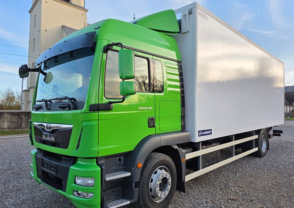 MAN TGM 18.320 / 18.290 / 15.290 / IZOTERMA / WINDA / 19PALET / E6 / 08.2018 / LIFT / SPROWADZONY / AUTOMAT / SYPIALKA / PIERWSZY WŁAŚCICIEL / BOCZNE DRZWI / STAN BARDZO DOBRY - Camión frigorífico: foto 1 MAN TGM 18.320 / 18.290 / 15.290 / IZOTERMA / WINDA / 19PALET / E6 / 08.2018 / LIFT / SPROWADZONY / AUTOMAT / SYPIALKA / PIERWSZY WŁAŚCICIEL / BOCZNE DRZWI / STAN BARDZO DOBRY - Camión frigorífico: foto 1